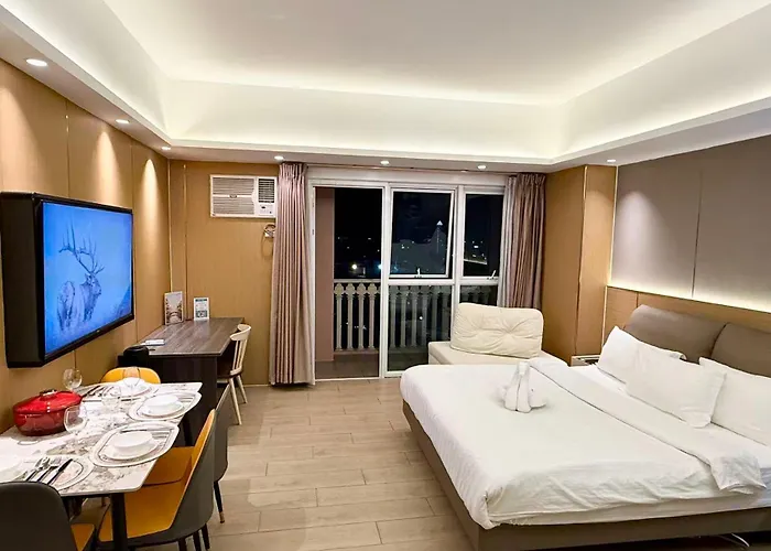 Venice Luxe Canal View, Pool, Kitchen, Canal Mall Access For 3 Guests Only Manila