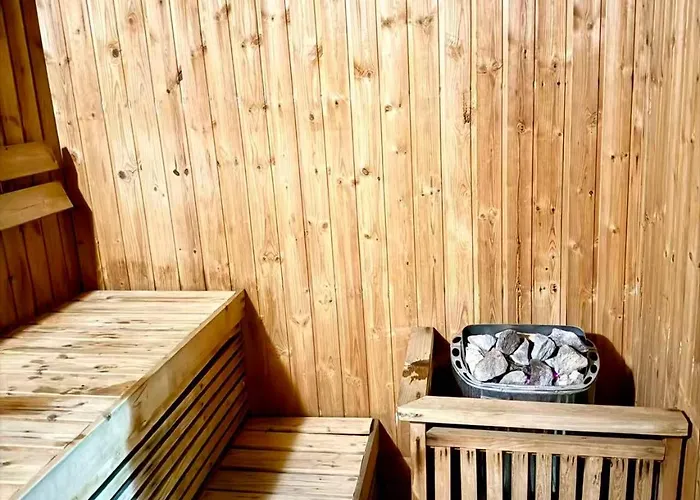 Venice Luxe Canal View, Pool, Kitchen, Canal Mall Access For 3 Guests Only Manila