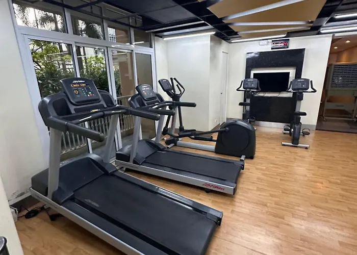 Venice Luxe Canal View, Pool, Kitchen, Canal Mall Access For 3 Guests Only Apartment Manila