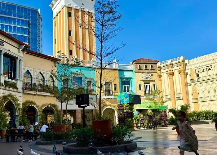 Venice Luxe Canal View, Pool, Kitchen, Canal Mall Access For 3 Guests Only Apartment Manila